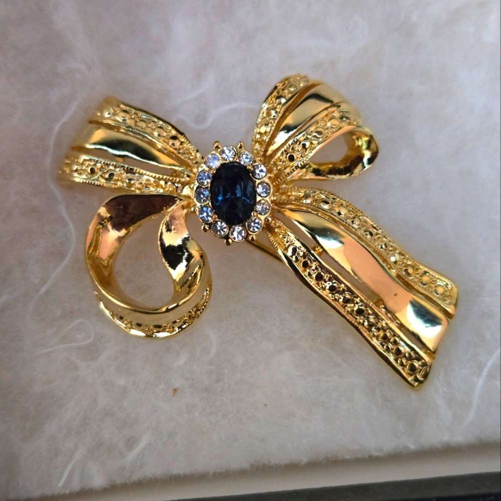 Vintage Gold Tone 14KGE Bow Brooch - Blue Stone & Clear Accents Costume Jewelry
